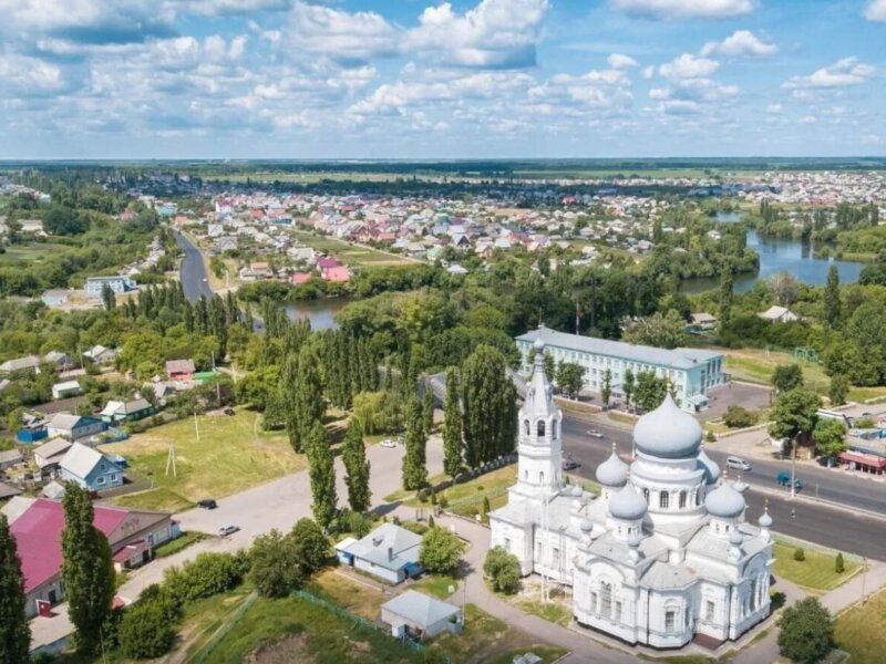 ТАМ ДОМИК С ЛИПОЙ ПОД ОКНОМ