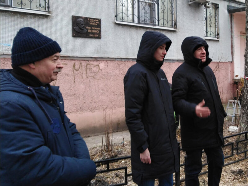 В ВОРОНЕЖЕ ОТКРЫЛИ ПАМЯТНУЮ ДОСКУ ПИСАТЕЛЮ ИВАНУ ЕВСЕЕНКО