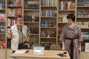 «ЛУННЫЙ ПОСОХ КОСНУЛСЯ ОКНА…» Презентация книги Эльвиры Пархоц