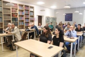 «ЛУННЫЙ ПОСОХ КОСНУЛСЯ ОКНА…» Презентация книги Эльвиры Пархоц