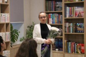 «ЛУННЫЙ ПОСОХ КОСНУЛСЯ ОКНА…» Презентация книги Эльвиры Пархоц