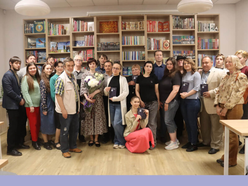 «ЛУННЫЙ ПОСОХ КОСНУЛСЯ ОКНА…» Презентация книги Эльвиры Пархоц