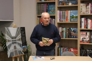 В БИБЛИОТЕКЕ ИМ. В.М. КУБАНЁВА ПРОШЛА ПРЕЗЕНТАЦИЯ КНИГИ ИВАНА ЩЁЛОКОВА «ГОРОД НА ЛУЧАХ ЗАРИ»