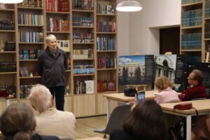 В БИБЛИОТЕКЕ ИМ. В.М. КУБАНЁВА ПРОШЛА ПРЕЗЕНТАЦИЯ КНИГИ ИВАНА ЩЁЛОКОВА «ГОРОД НА ЛУЧАХ ЗАРИ»