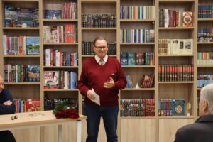 В БИБЛИОТЕКЕ ИМ. В.М. КУБАНЁВА ПРОШЛА ПРЕЗЕНТАЦИЯ КНИГИ ИВАНА ЩЁЛОКОВА «ГОРОД НА ЛУЧАХ ЗАРИ»